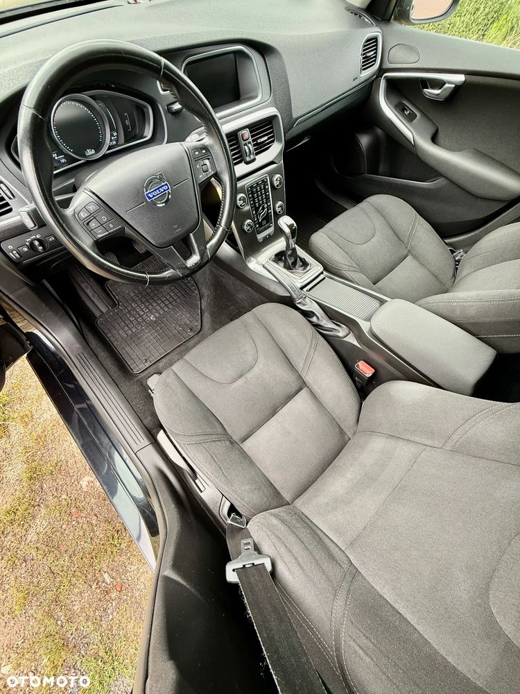 Volvo V40 T2 Momentum - 17