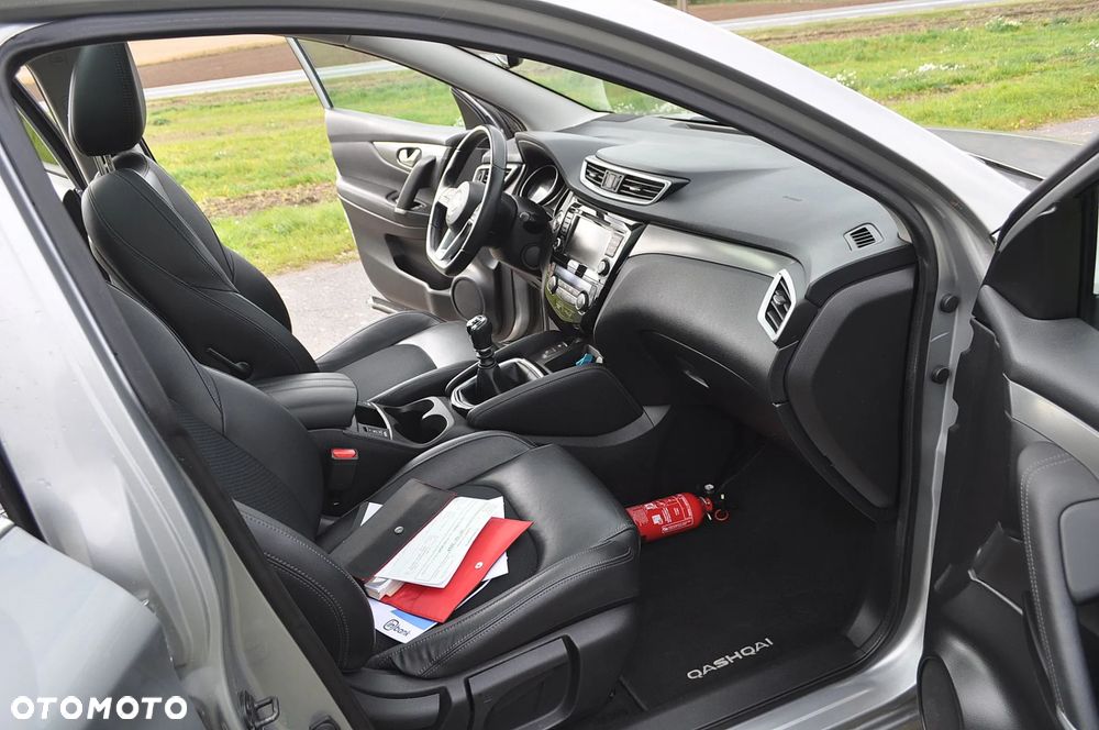 Nissan Qashqai 1.3 DIG-T N-Connecta EU6d - 22