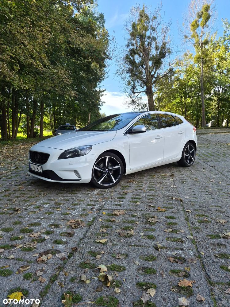 Volvo V40 D2 R-Design - 1