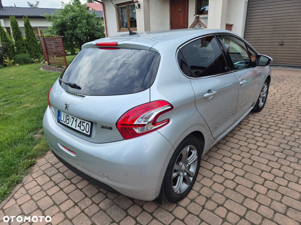 Peugeot 208 120 VTI Allure - 2