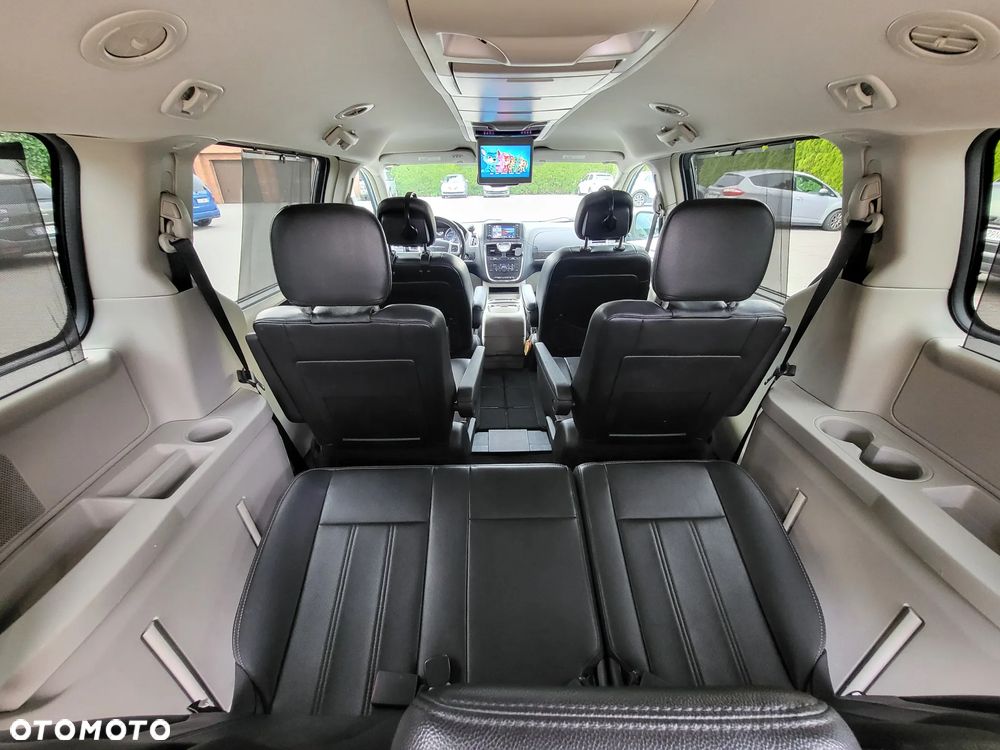 Chrysler Town & Country 3.6 Limited - 10