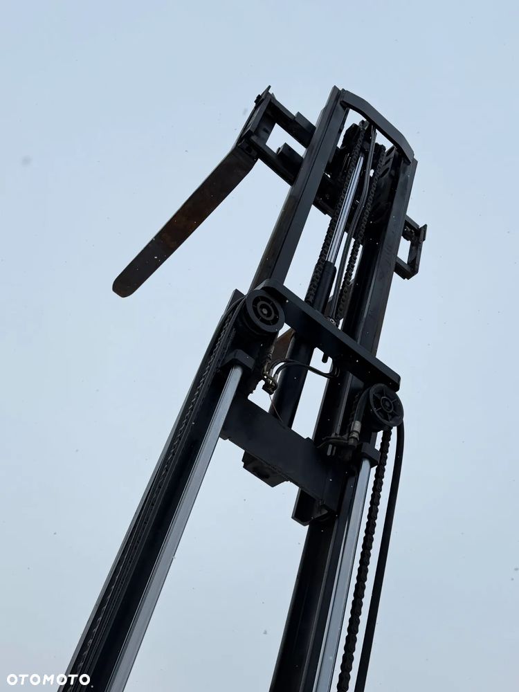Manitou MI25D Wózek Widłowy 2,5 tony. Posuw Hydrauliczny. Maszt triplex. Wolny skok! Wysokość Podnoszenia 5 metrów. Jak nowy z Salonu. Pochodzi z Norweskiego Gospodarstwa! Aktualne przeglądy DEKRA i serwisy! Opony jak Nowe. Silnik Yanmar. Małe gabarety bardzo zwrotna maszyna! Zero luzów wycieków i zniszczeń. OKAZJA. Pełny ORYGINAŁ! Rok Prod. 2014. Niski przebieg 3300mtg - 28