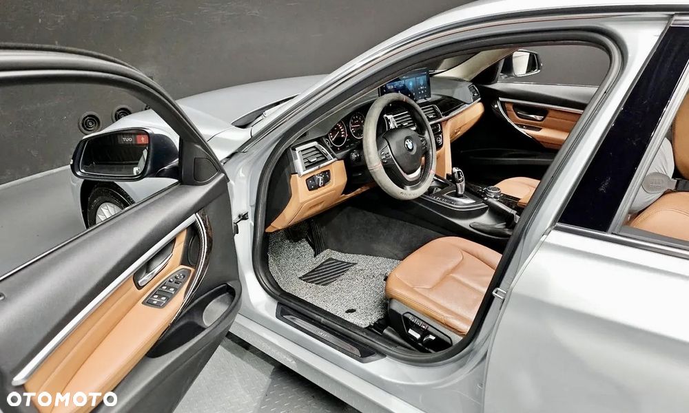 BMW Seria 3 320i Luxury Line - 6