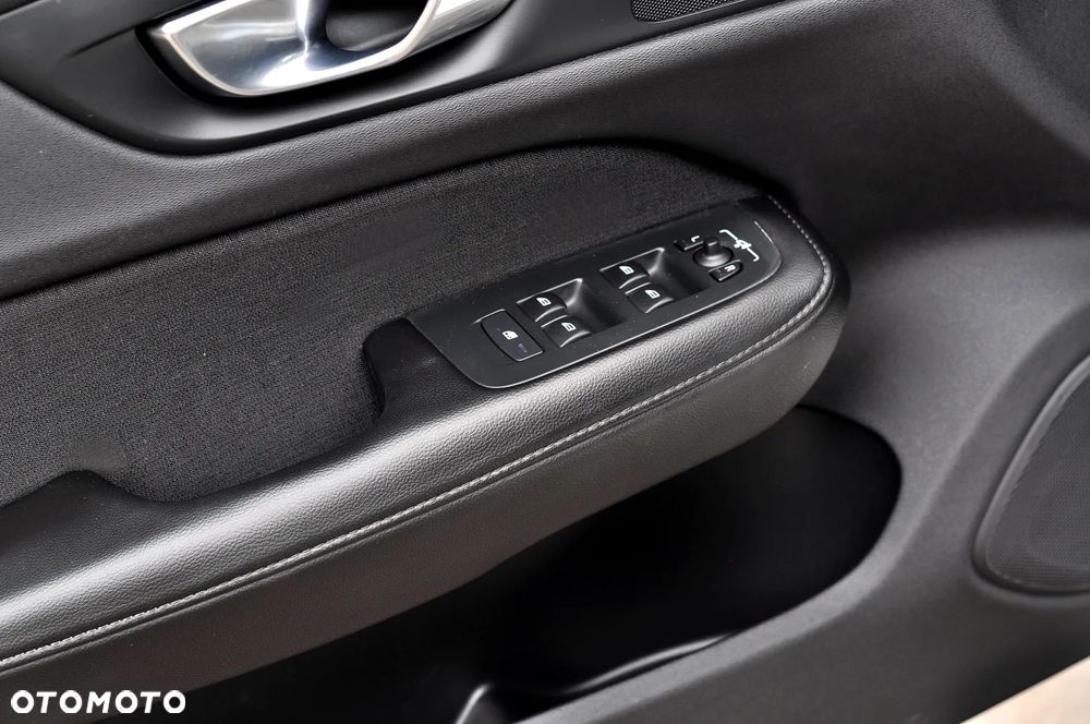 Volvo V60 T6 AWD Recharge Geartronic Inscription - 24