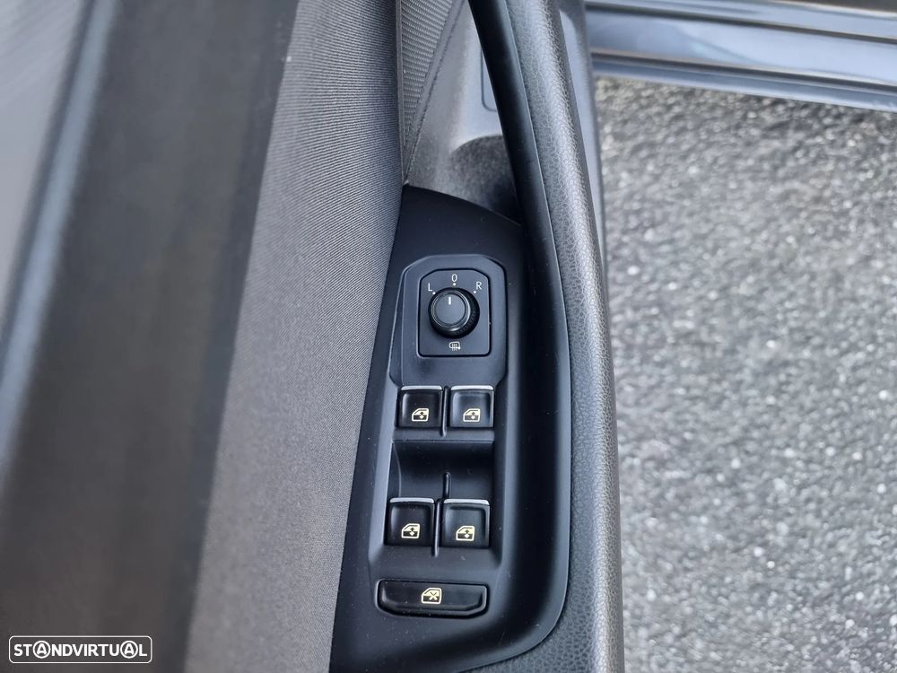 VW Passat Variant 2.0 TDI Confortline - 10