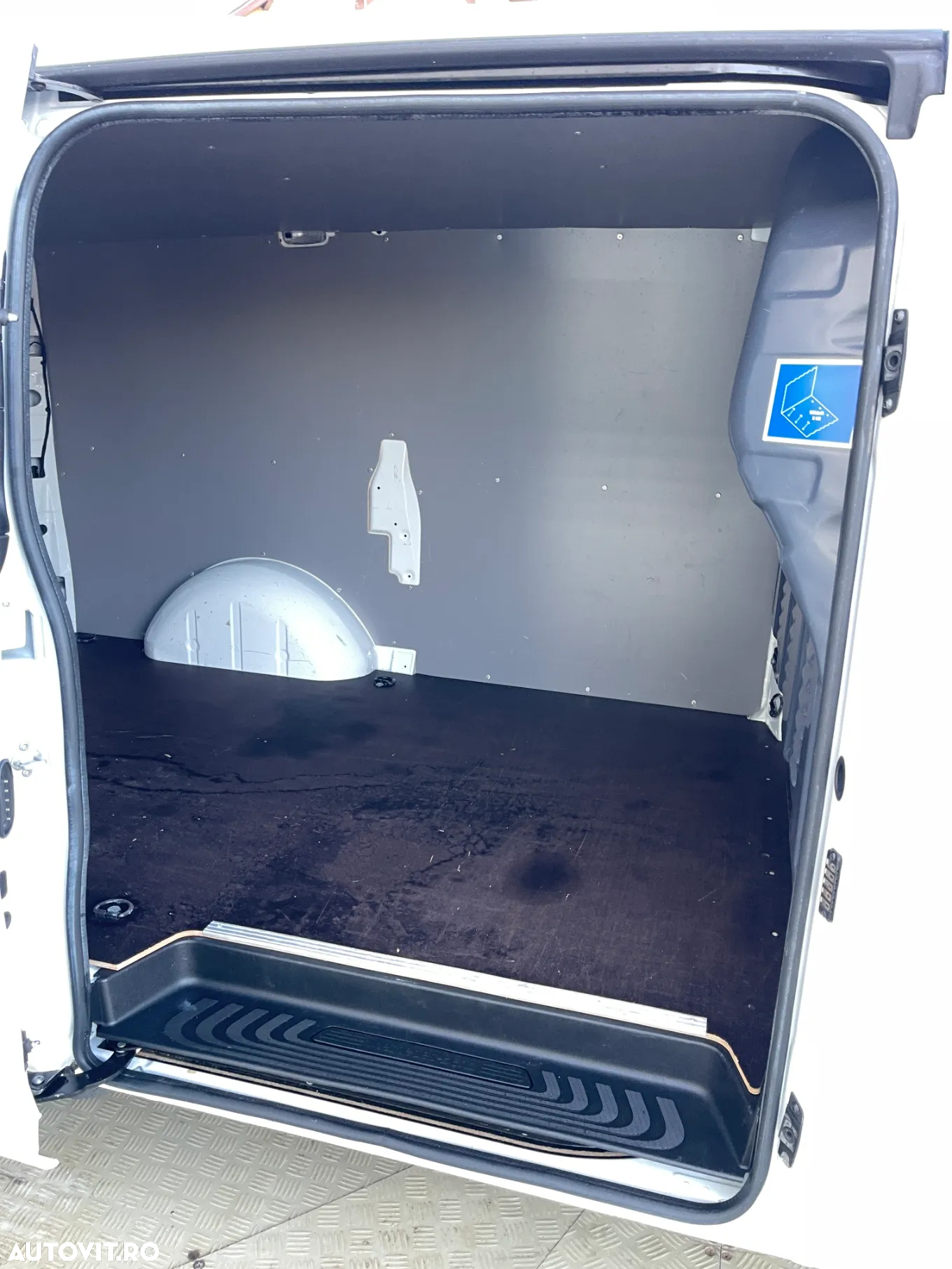 Mercedes-Benz Vito 111CDI LUNG USI SPATE - 24