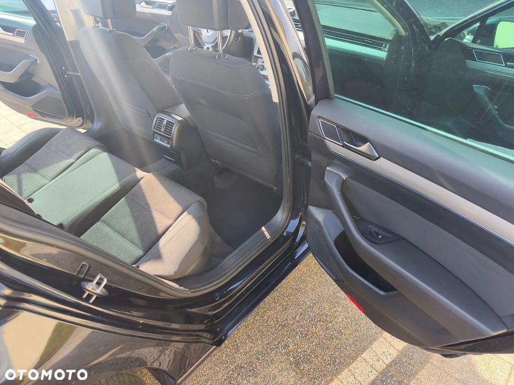 Volkswagen Passat 2.0 TDI (BlueMotion Technology) Highline - 15