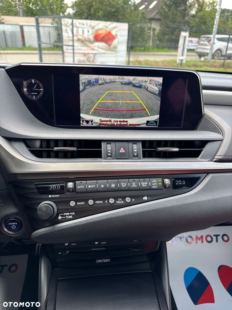 Lexus ES 300h F Sport - 26