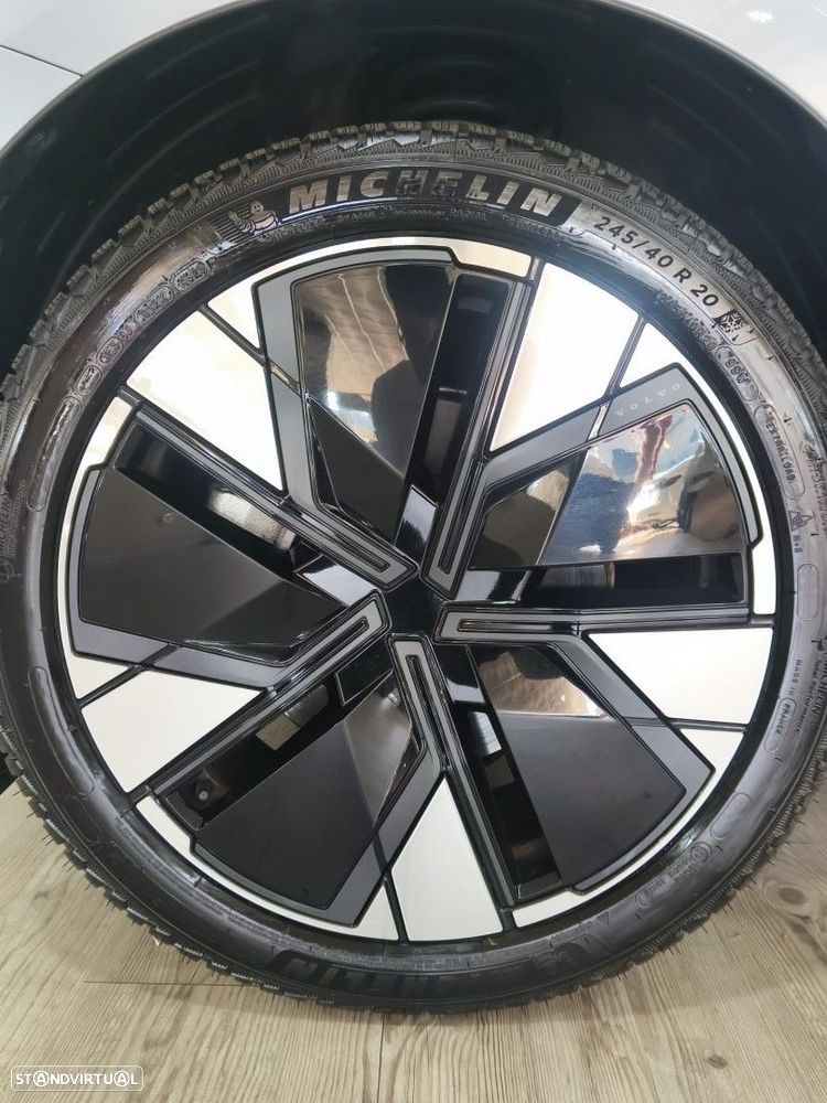 Volvo EX30 Single Motor Extended Range RWD Ultra - 33
