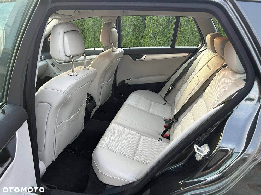 Mercedes-Benz Klasa C 200 CGI BlueEff Avantgarde - 9