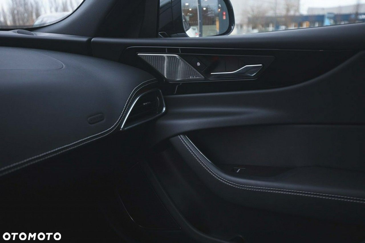 Jaguar XE - 28