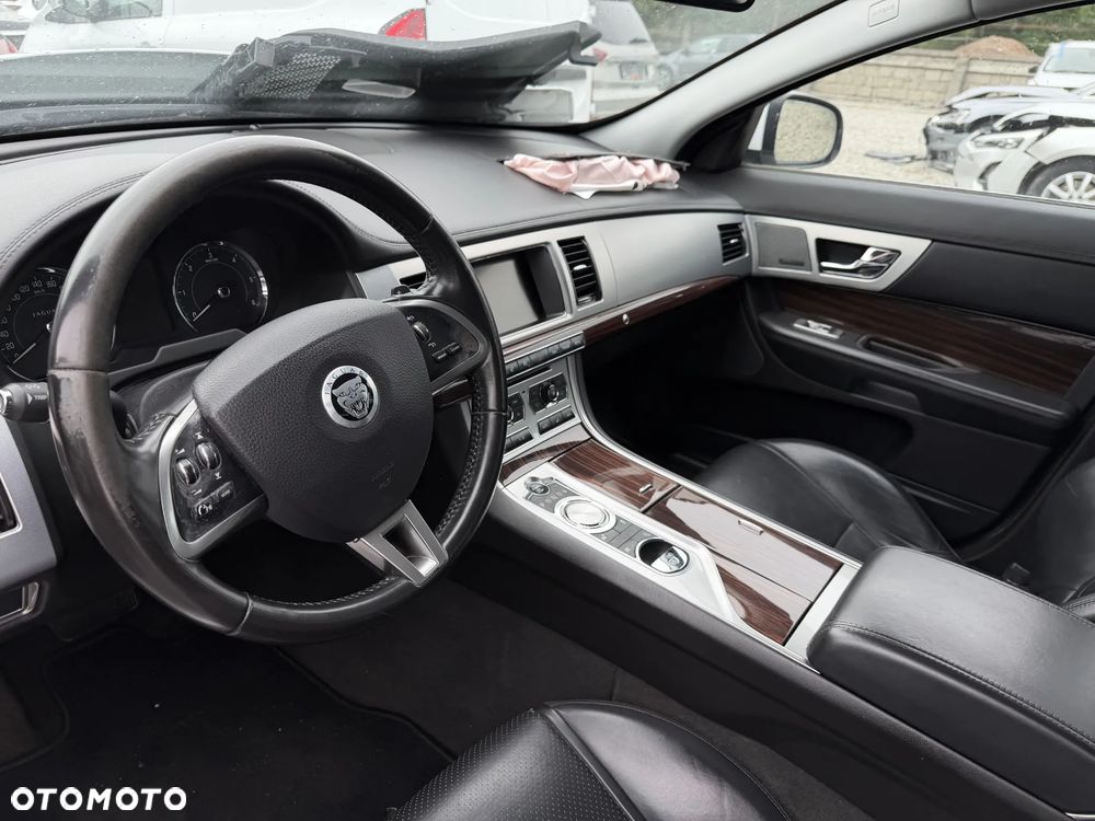 Jaguar XF 3.0 V6 S - 12