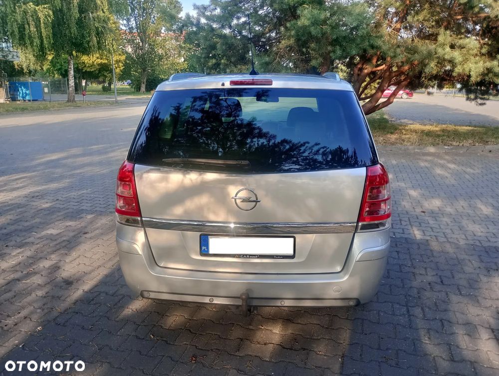 Opel Zafira 2.2 Navi - 11