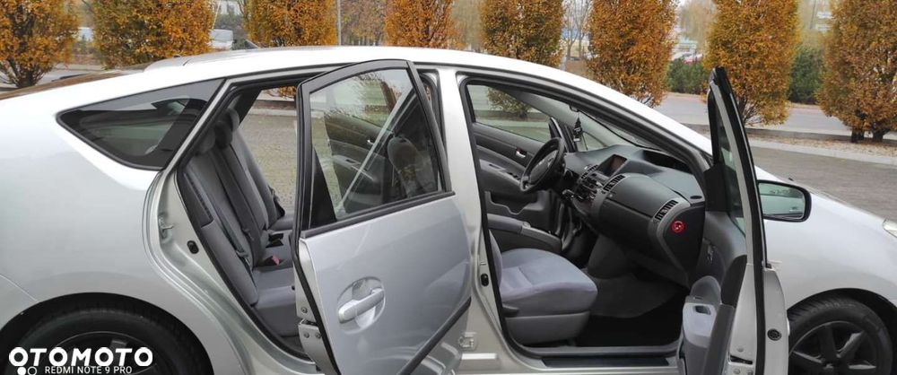 Toyota Prius (Hybrid) Sol - 18