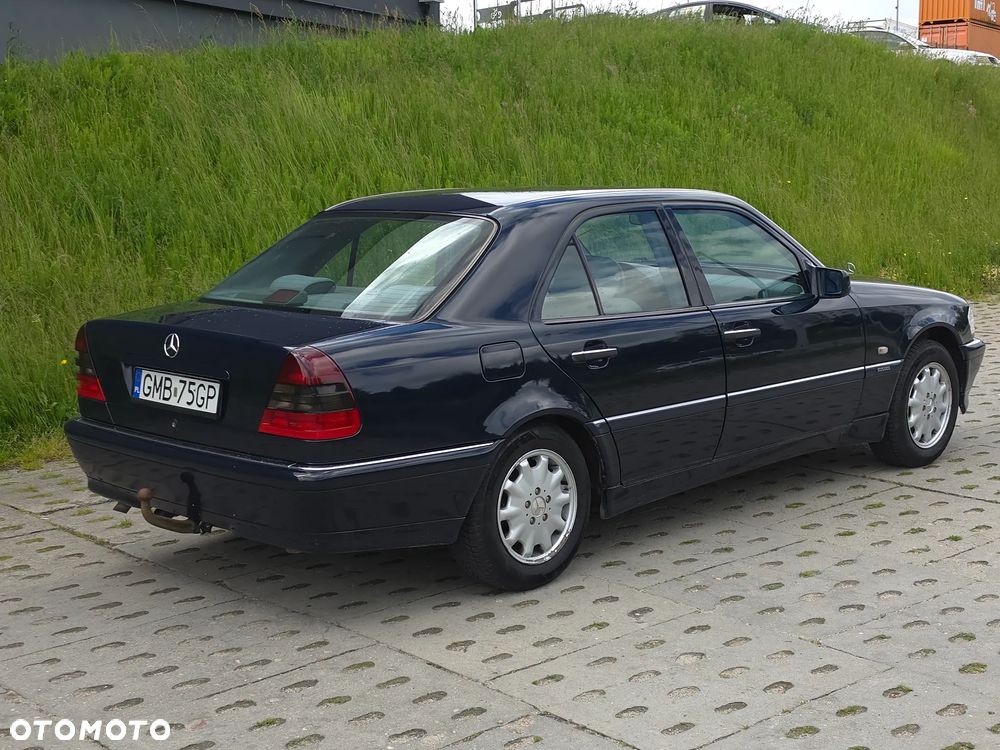 Mercedes-Benz Klasa C 220 D Elegance - 3