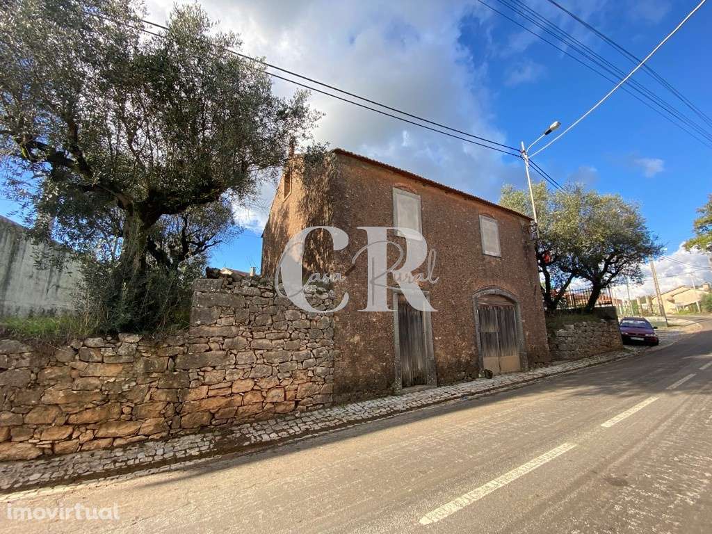 Casa de campo isolada em pedra com terreno - Grande imagem: 3/14