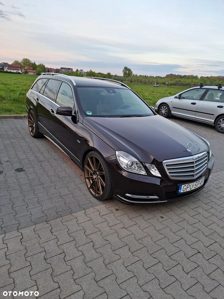 Mercedes-Benz Klasa E 200 CGI BlueEFFICIENCY Automatik - 32