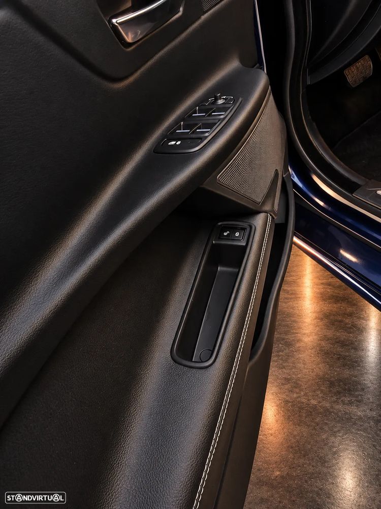 Jaguar XE - 13