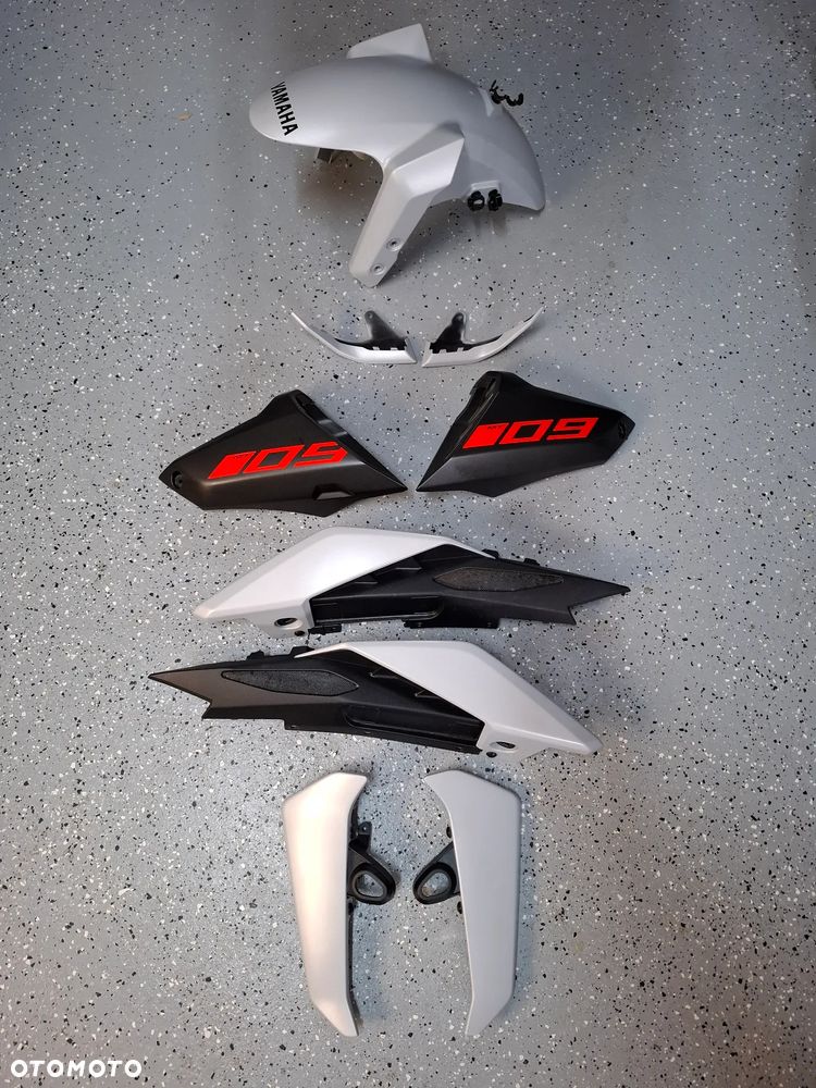 Yamaha MT09 owiewka zadupek boczek ogon błotnik wypełnienie - 1