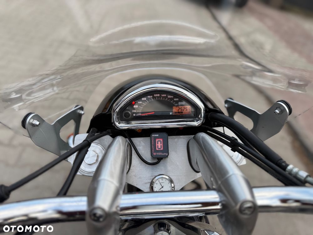 Suzuki Intruder - 26