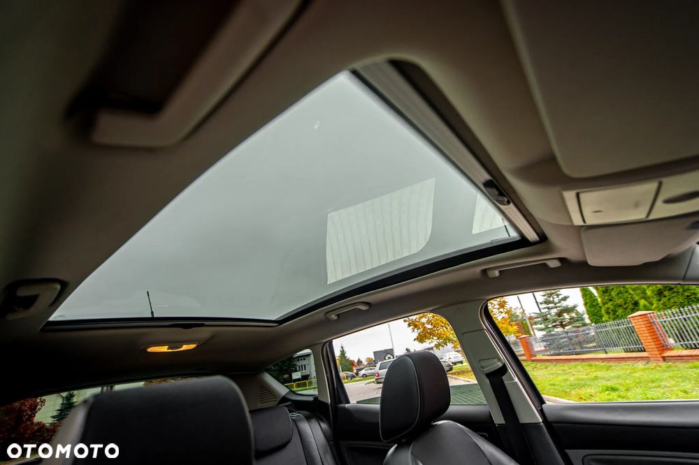 Ford Kuga 2.5 4x4 Titanium - 24