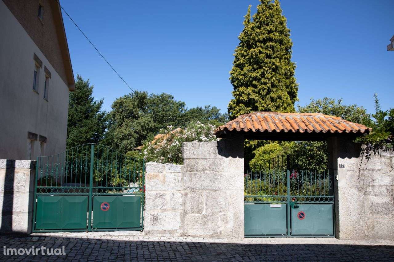 Quinta  T9+ com jardim no centro de Castro Daire - Grande imagem: 2/47