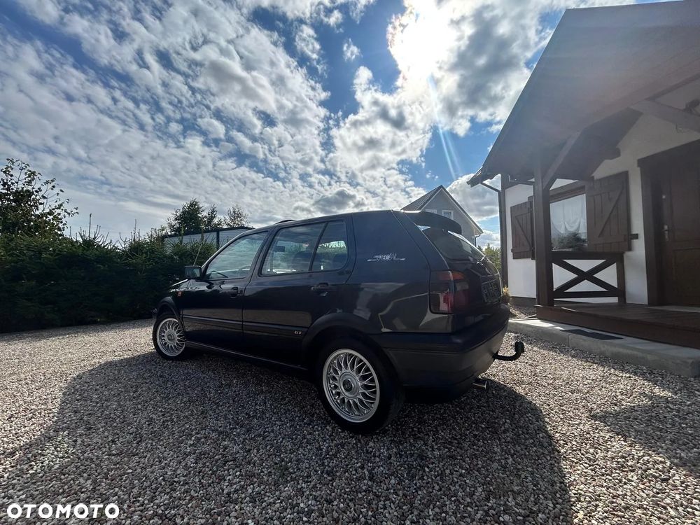 Volkswagen Golf 1.8 GT Special - 3