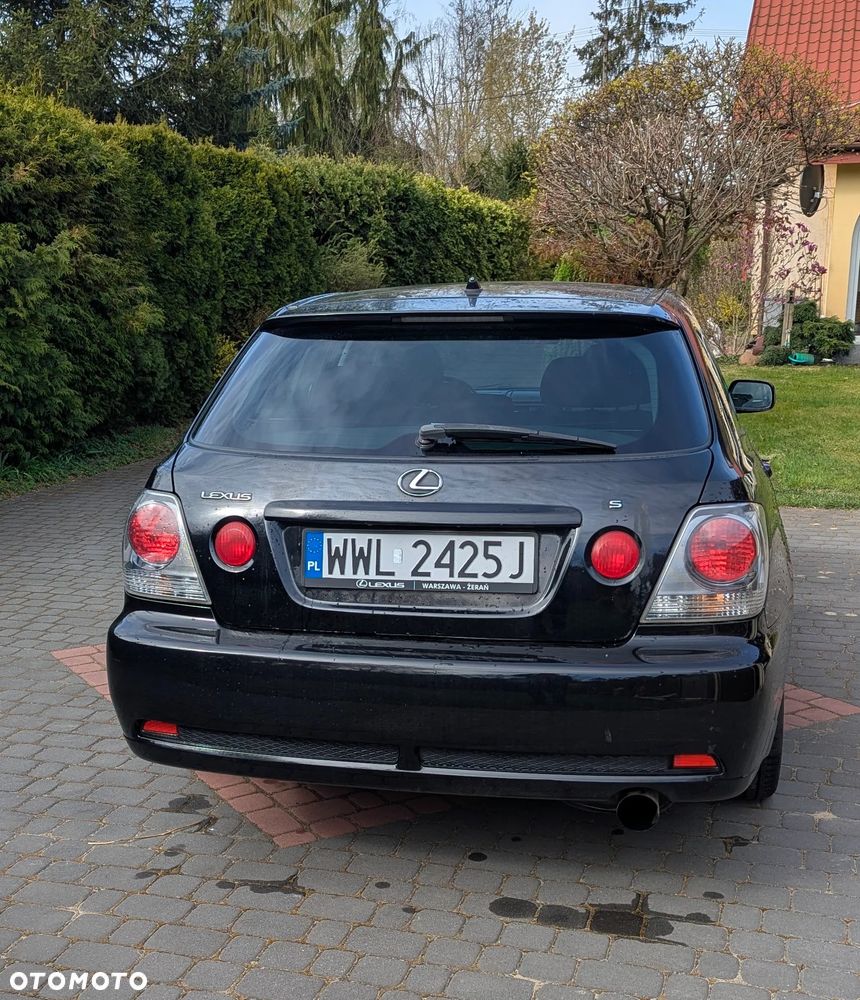 Lexus IS 200 SportCross - 4