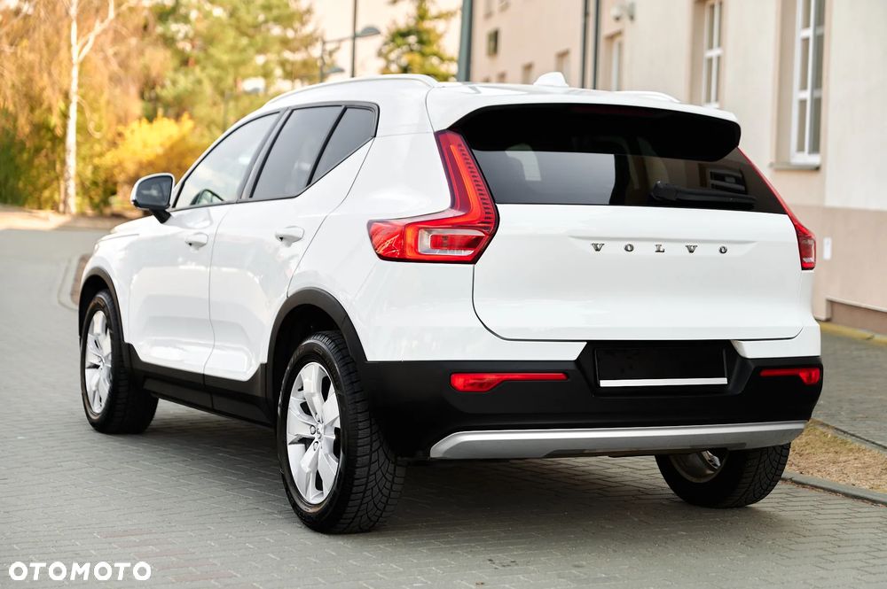 Volvo XC 40 T3 Momentum Pro - 4