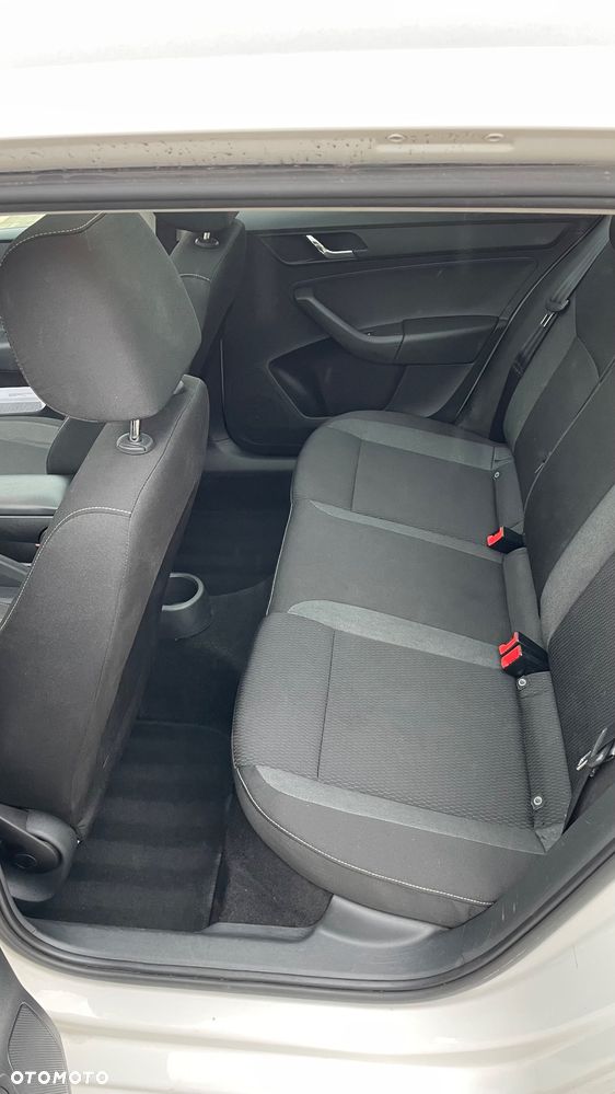 Skoda RAPID 1.2 TSI Ambition - 9