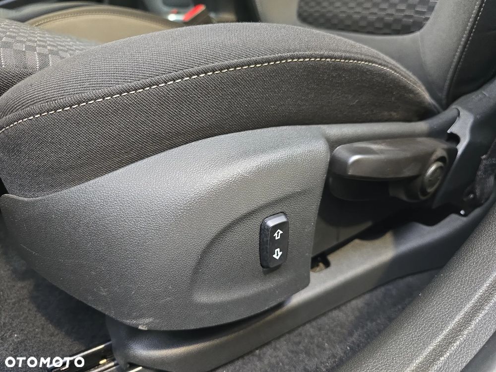 Opel Astra 1.2 T GS S&S - 11