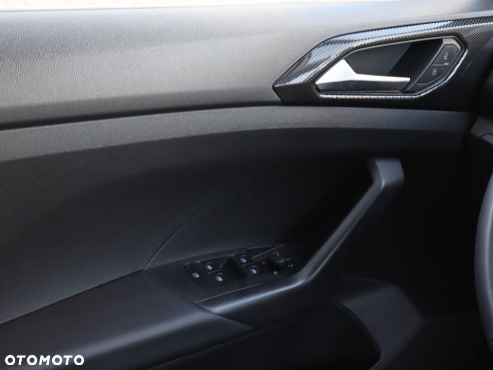 Volkswagen T-Cross - 17