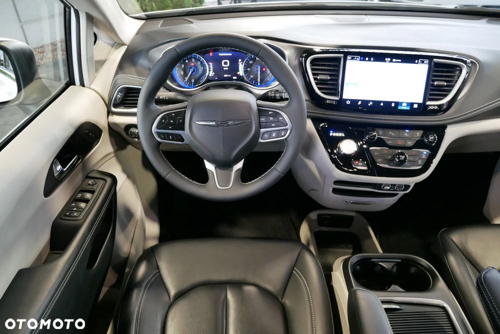 Chrysler Pacifica - 13