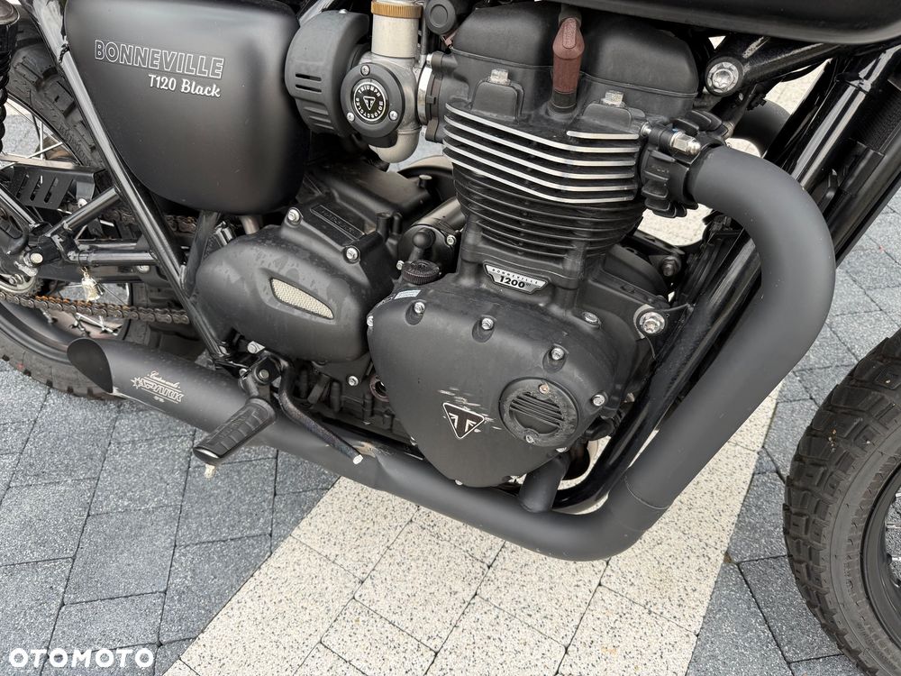 Triumph Bonneville - 9
