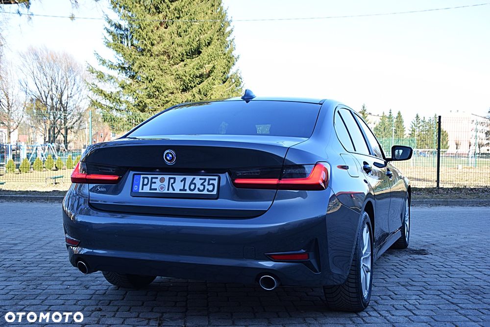 BMW Seria 3 318d Edition M Sport Shadow - 3