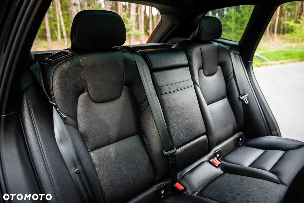 Volvo XC 60 D5 AWD R-Design - 24