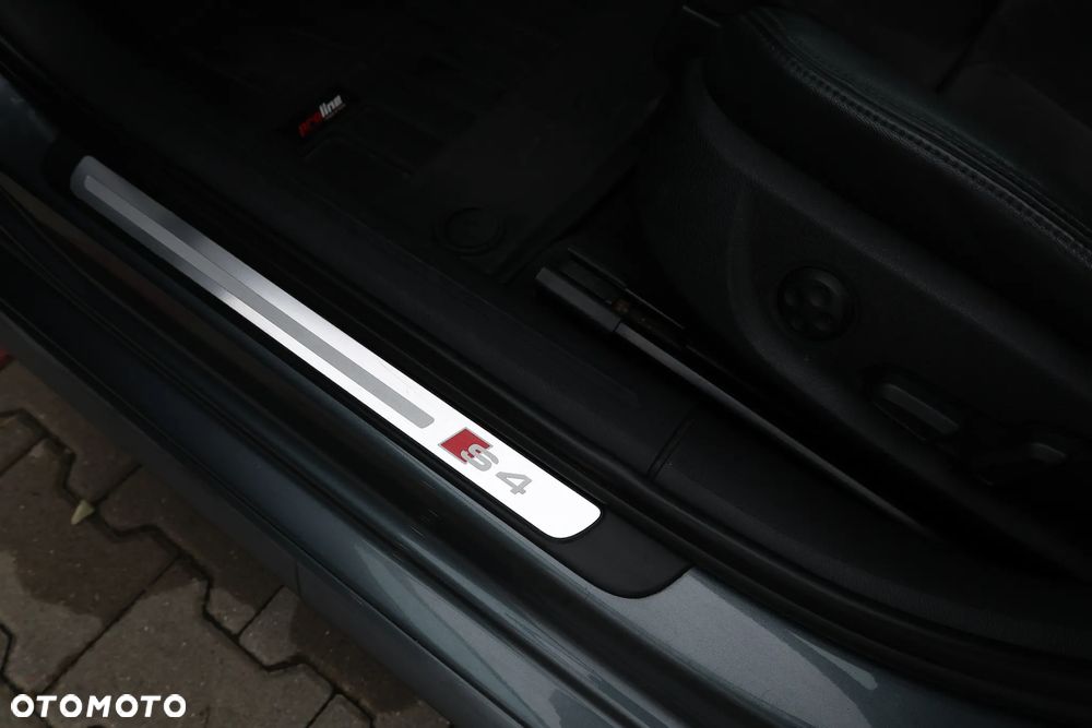 Audi S4 Limousine - 30