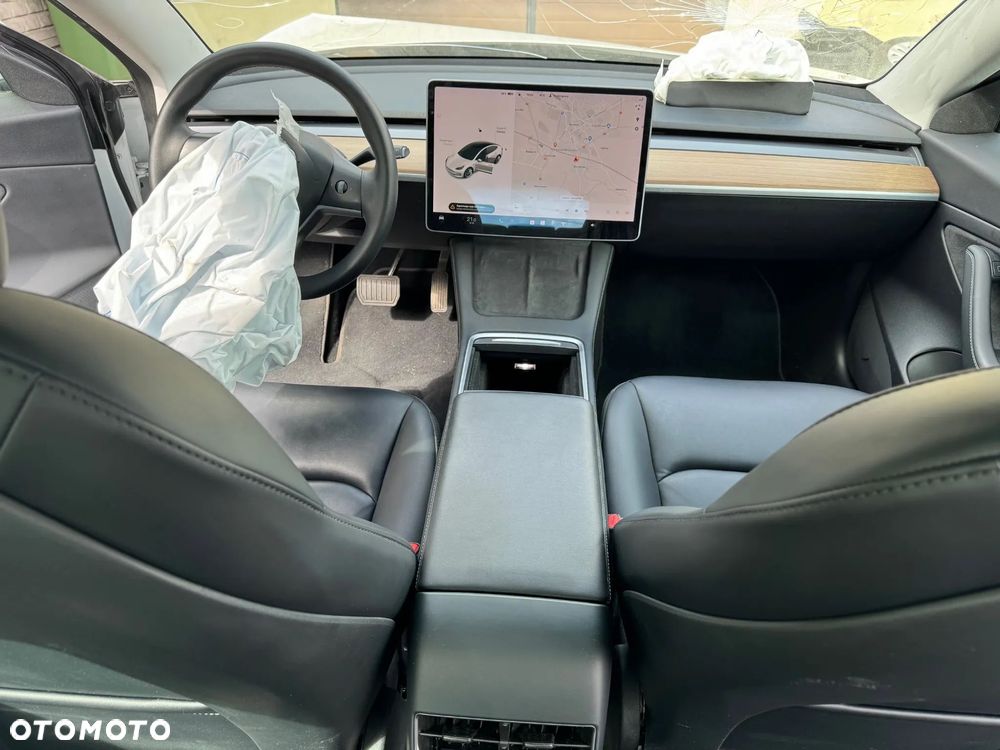 Tesla Model 3 - 16