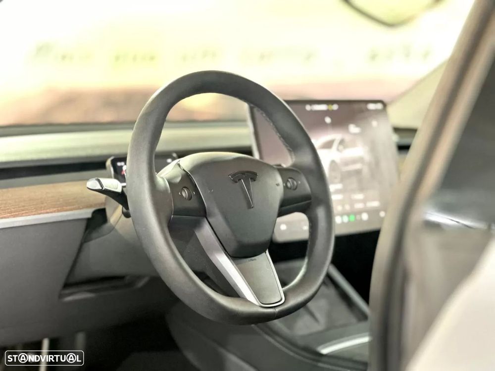 Tesla Model Y Long Range Dual Motor AWD - 21