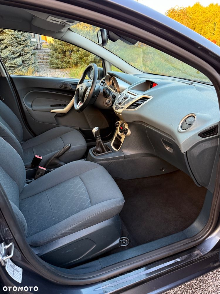 Ford Fiesta 1.25 Ambiente - 32