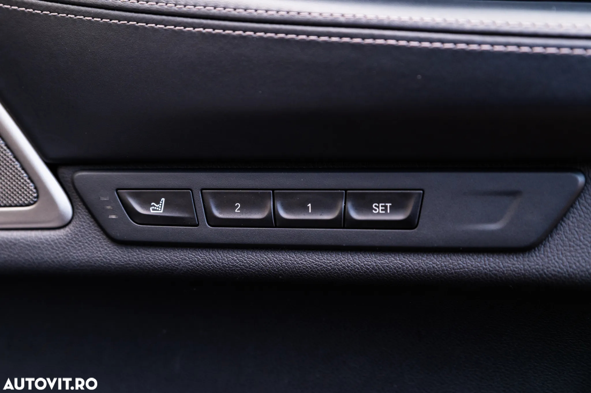 BMW Seria 7 740d xDrive MHEV - 34