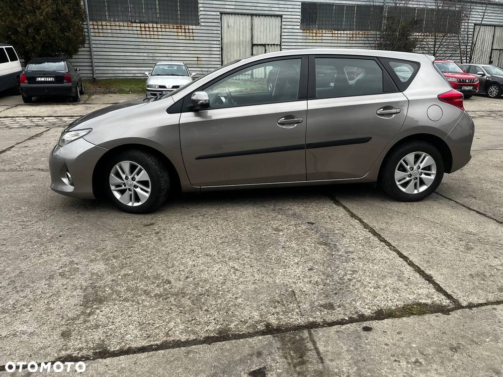 Toyota Auris - 10