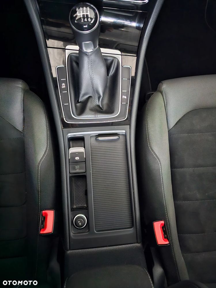 Volkswagen Golf 1.5 TSI BMT Highline - 28