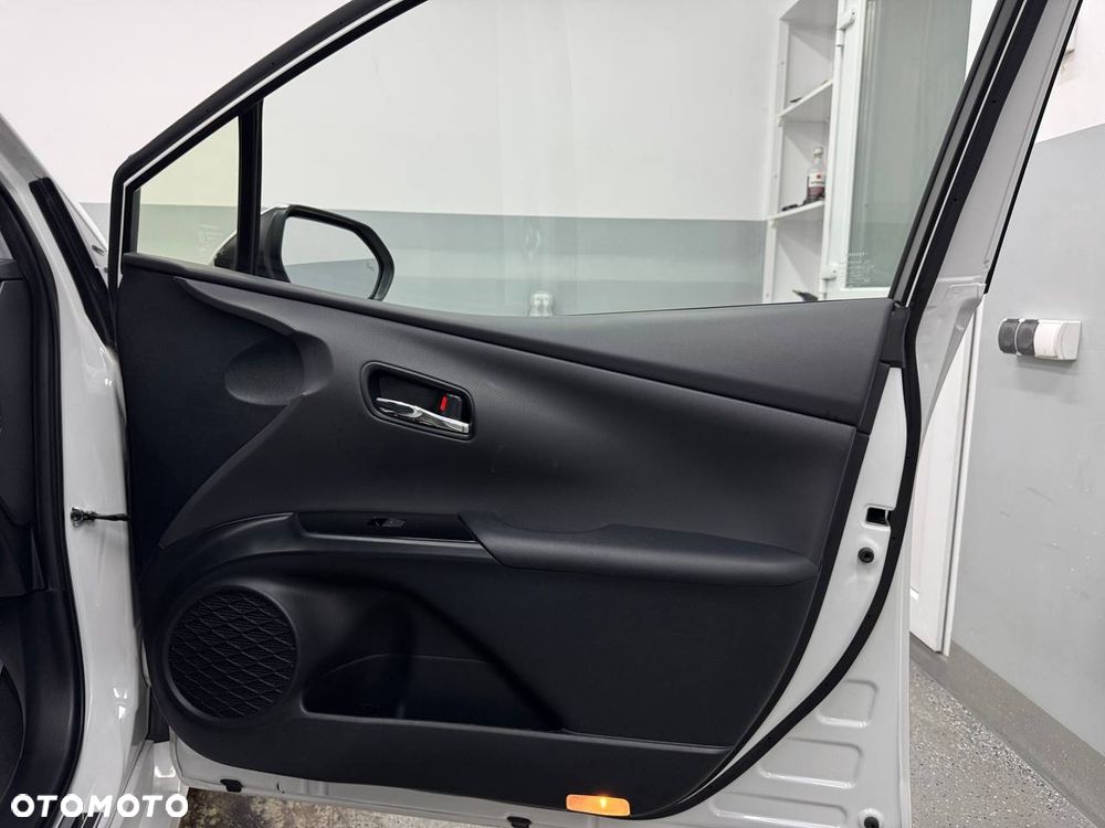 Toyota Prius 1.8 Hybrid Premium - 32