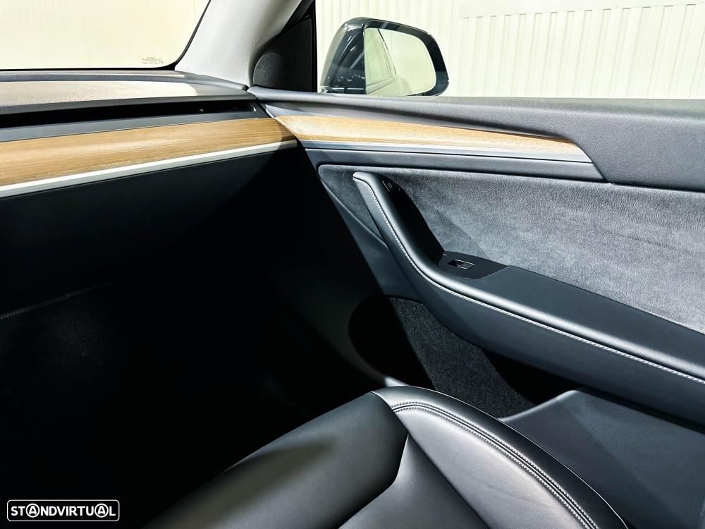 Tesla Model Y Long Range Dual Motor AWD - 25