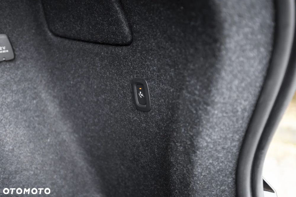 Volvo XC 40 T3 Momentum Core - 33