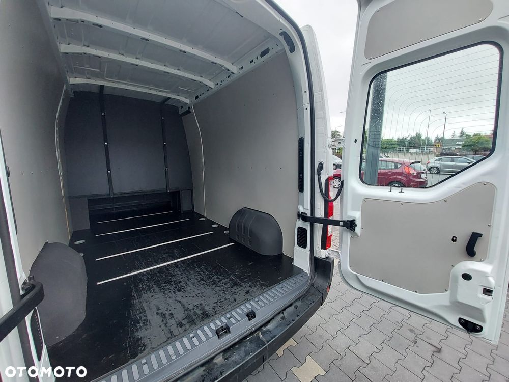 Mercedes-Benz Sprinter - 11