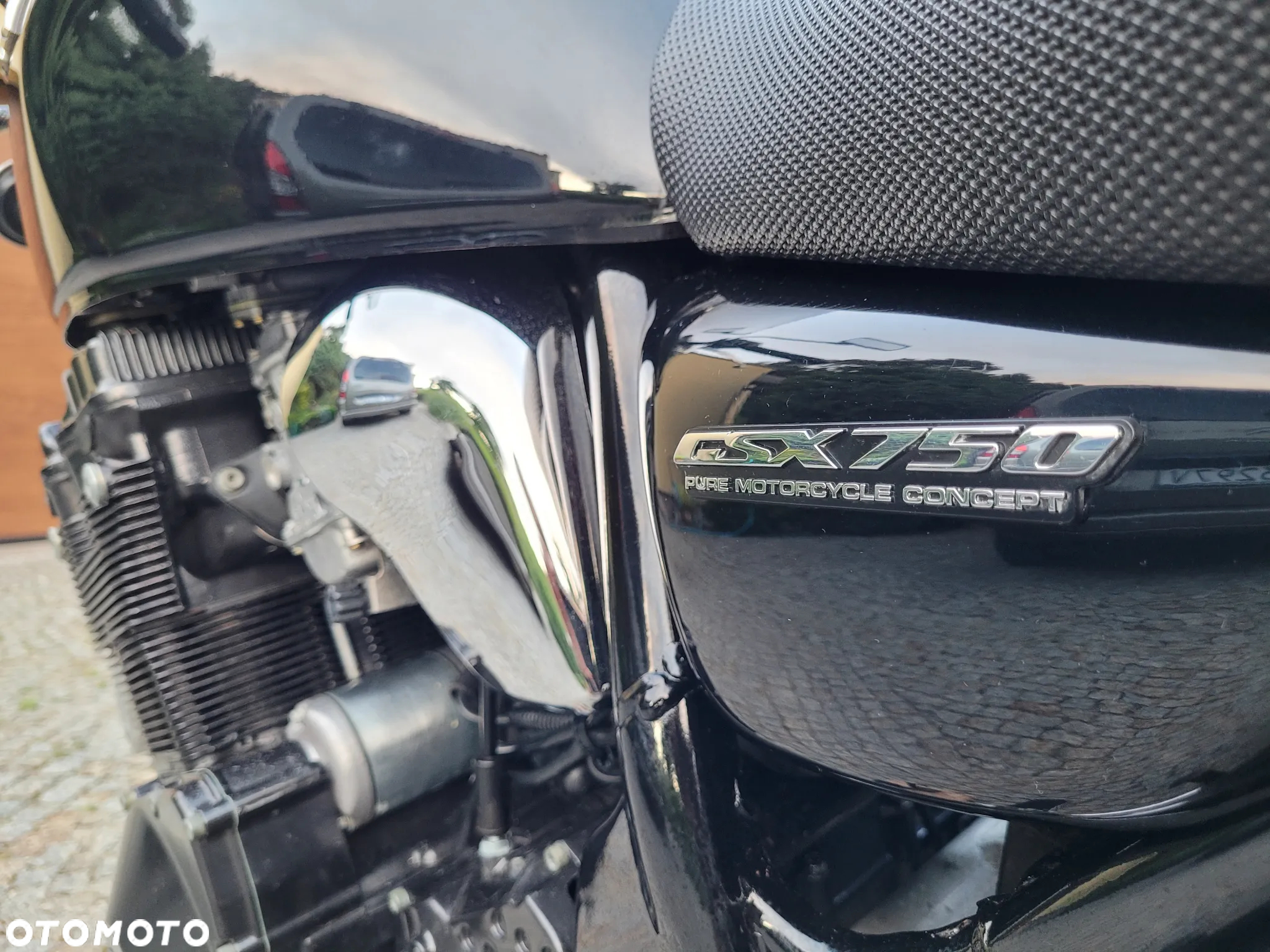 Suzuki GSX - 12
