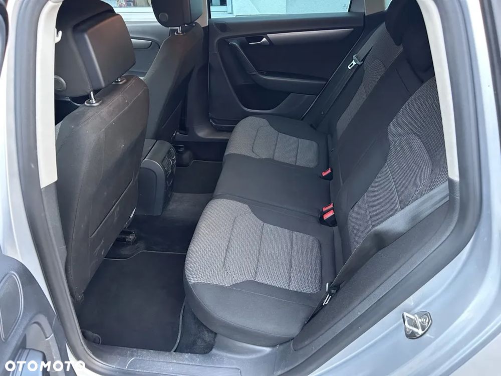Volkswagen Passat - 17