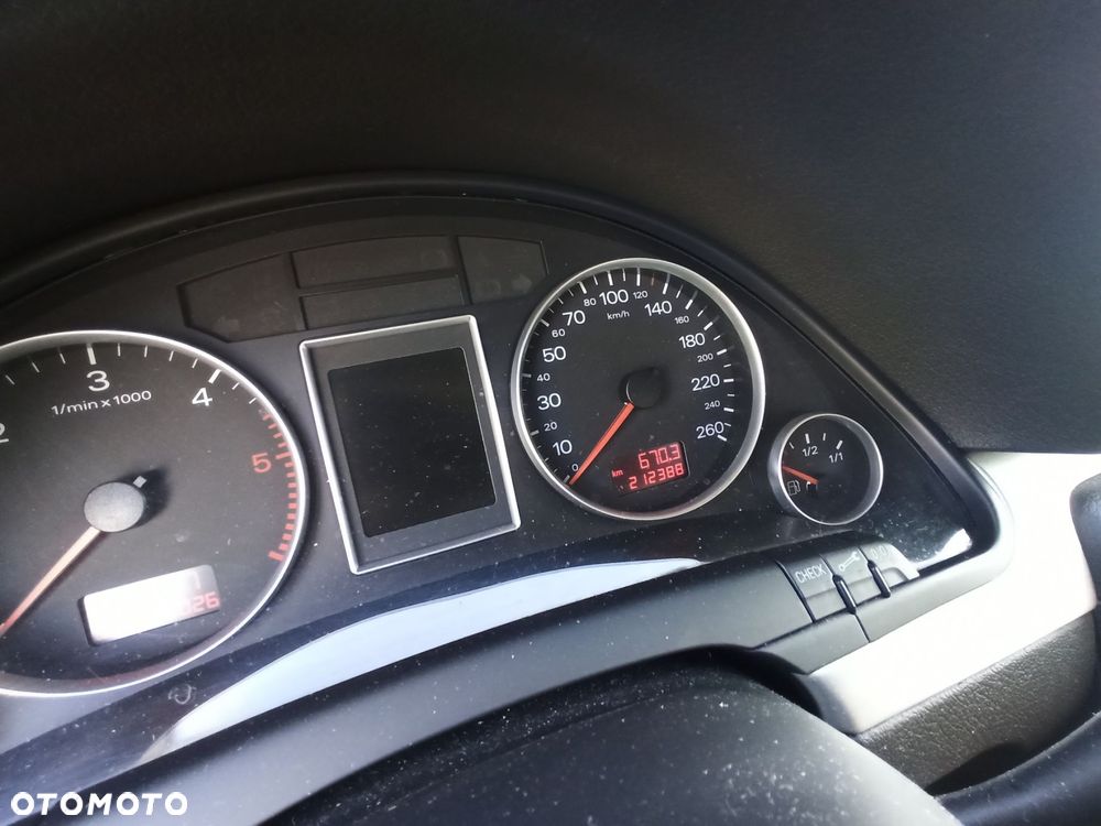 Audi A4 Limousine - 16